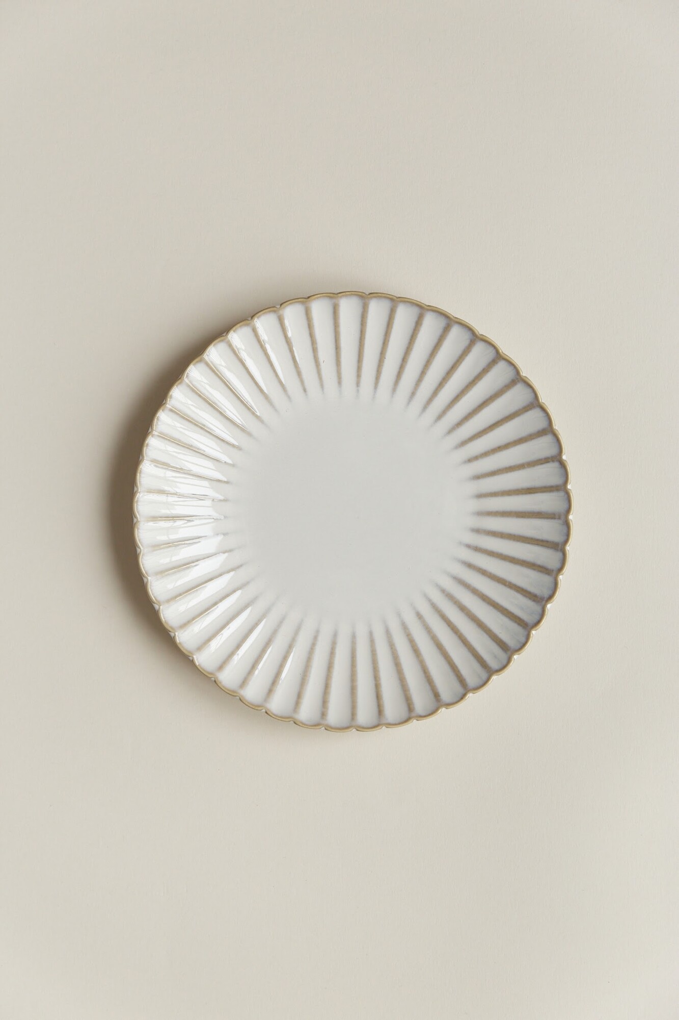 Тарелка "Хризантема" белая