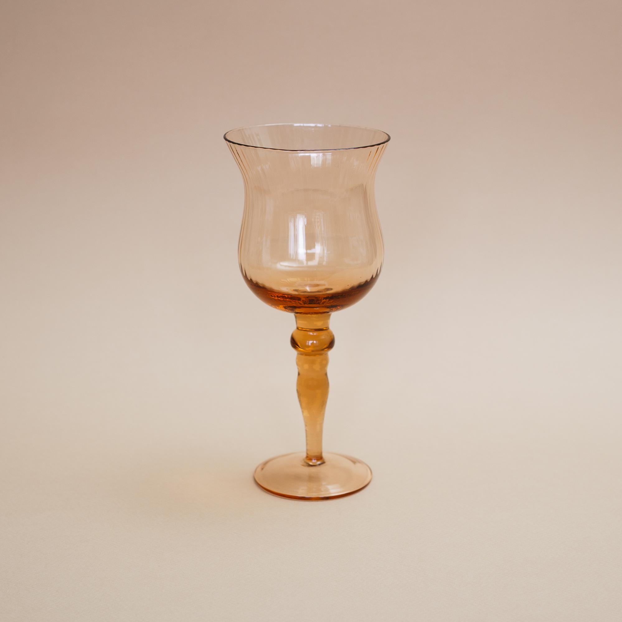 Бокал для вина "Варезе" коньячного цвета