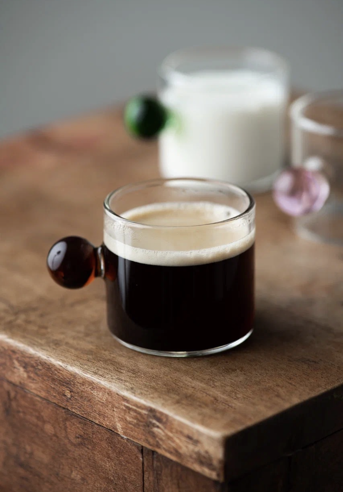 Стеклянный стаканчик  с шариком