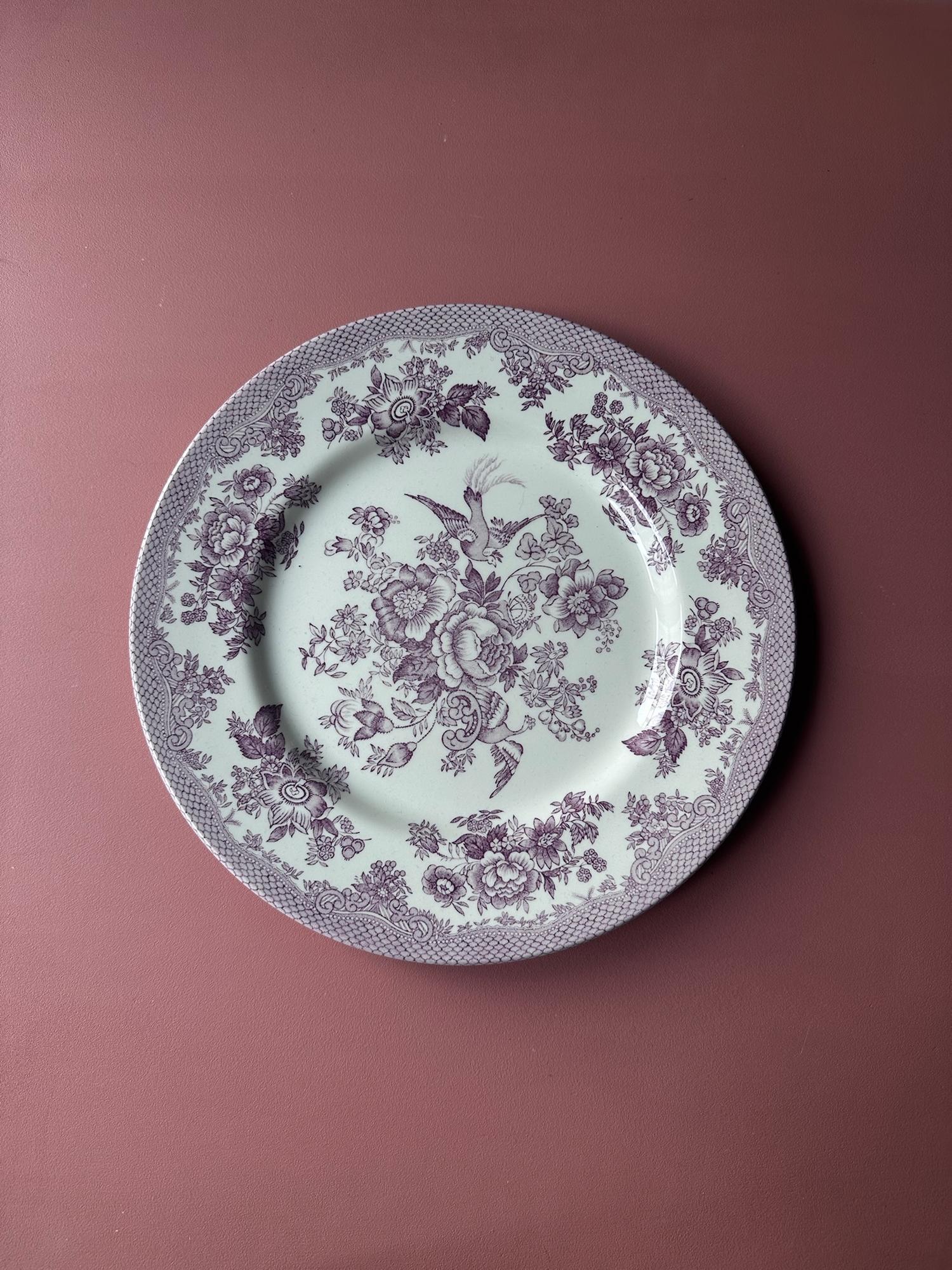 Столовая тарелка  "Райские птицы" в сиреневом цвете