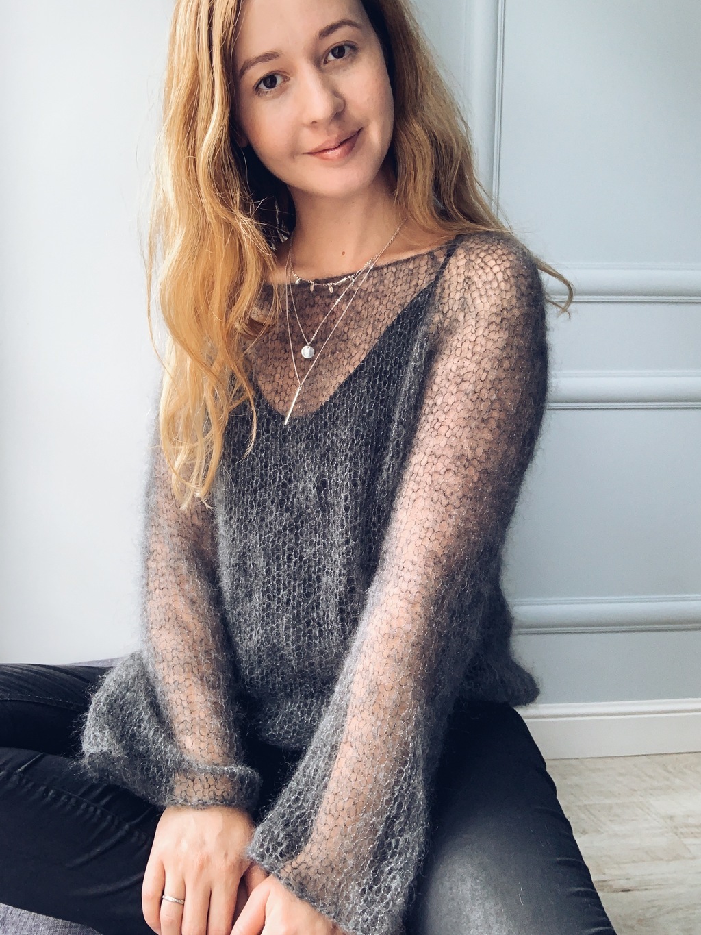 Мастер-класс Свитер Паутинка с горловиной Лодочка