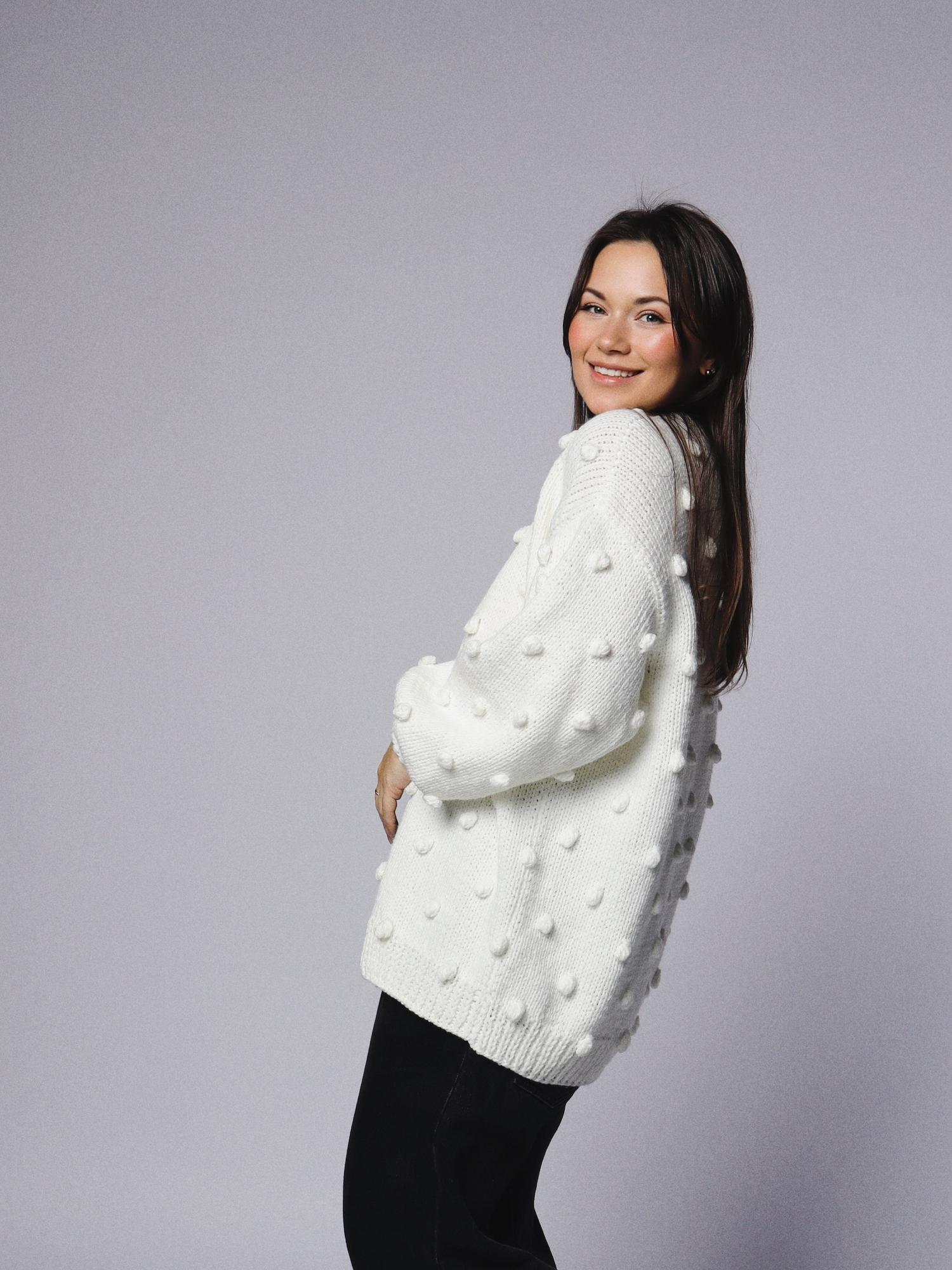 Шишечки, цвет белый