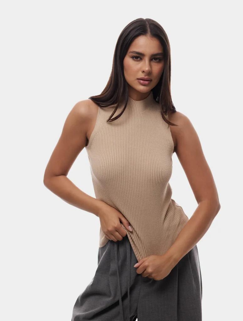 Топ вязаный