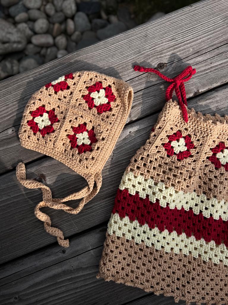 Чепчик «хризантема» бежевый