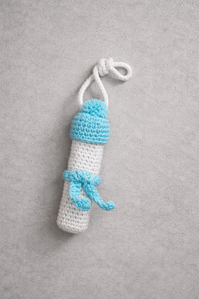 Вязаный футляр-брелок для помады/блеска