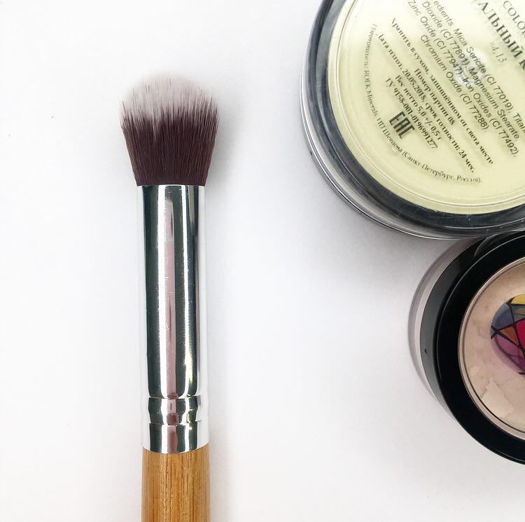 Пальчиковая кисть для нанесения минеральной косметики