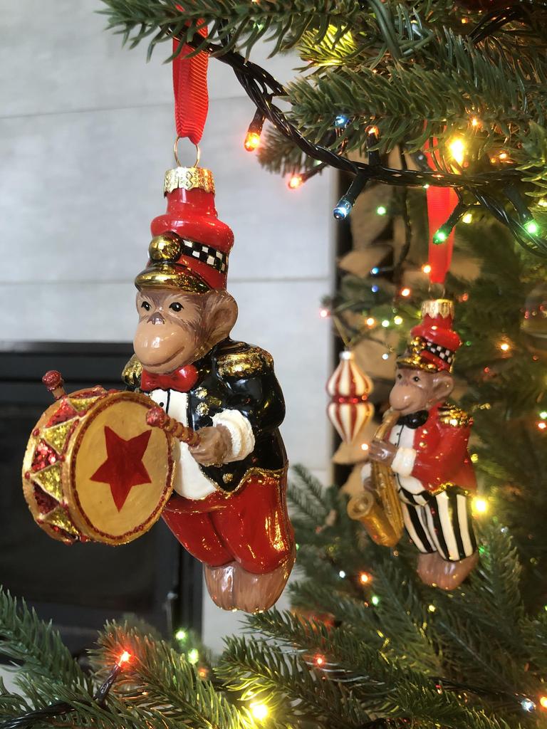 Елочная игрушка обезьяна с барабаном