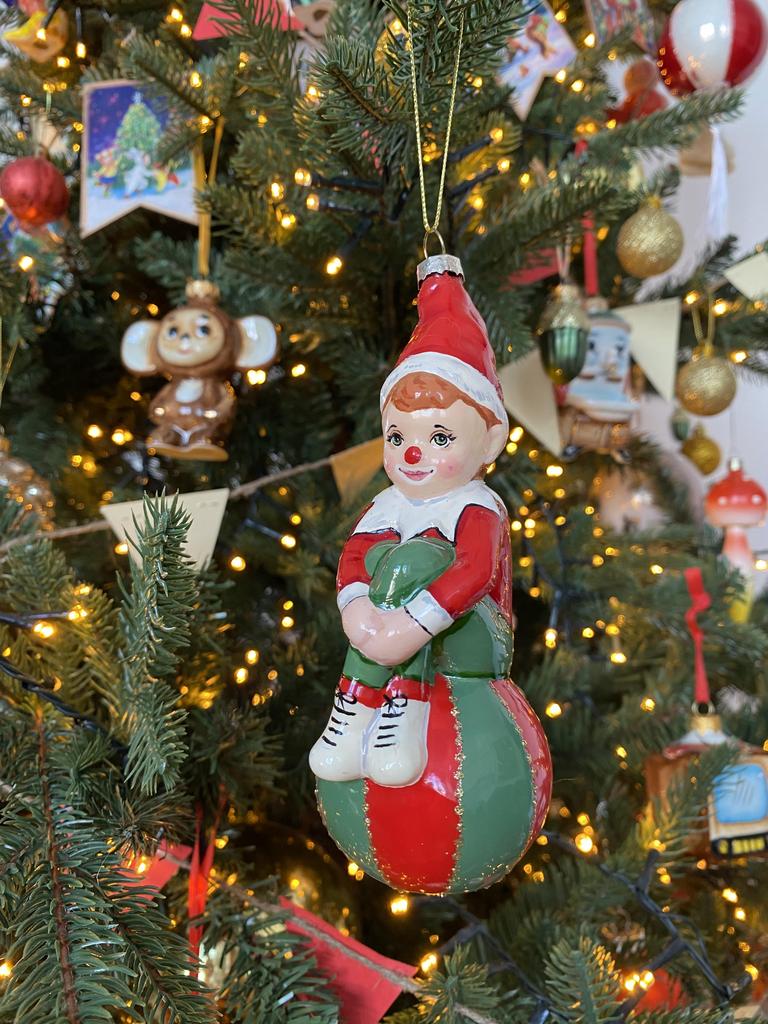 Елочная игрушка эльф на шаре