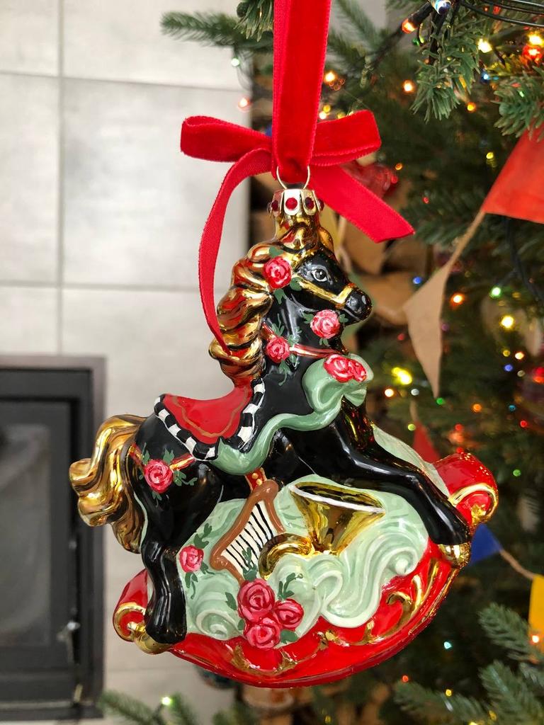 Елочная игрушка лошадка черная