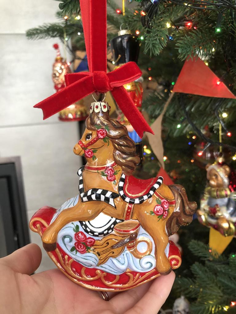 Елочная игрушка лошадка рыжая