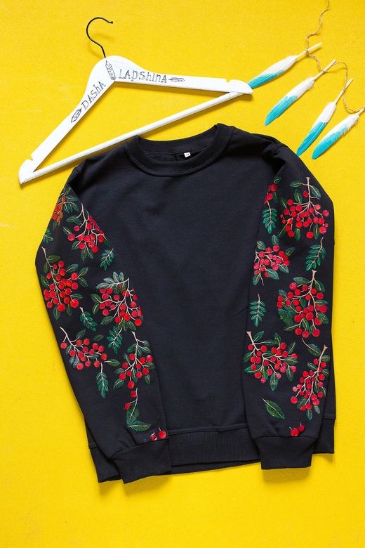 Свитшот с росписью Рябиновый