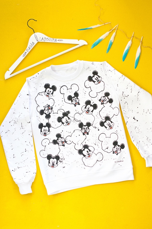 Свитшот с росписью Микки Маус