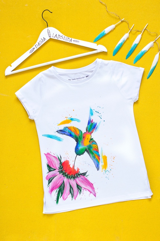 Футболка с росписью Fantastic Colibri #1