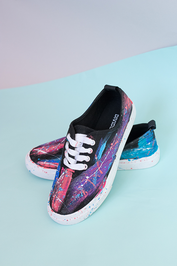 Чёрные кеды с росписью - Абстракция с брызгами