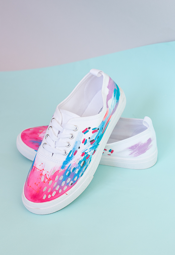 Белые кеды с росписью - Абстракция с брызгами