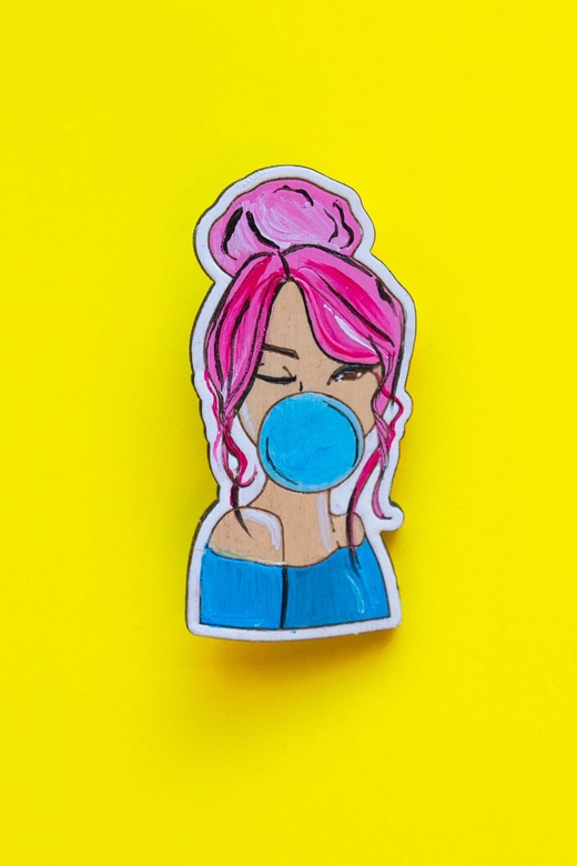 Деревянная брошь с росписью - Blue Bubble Gum