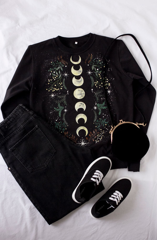 Чёрный свитшот с росписью - Фазы луны