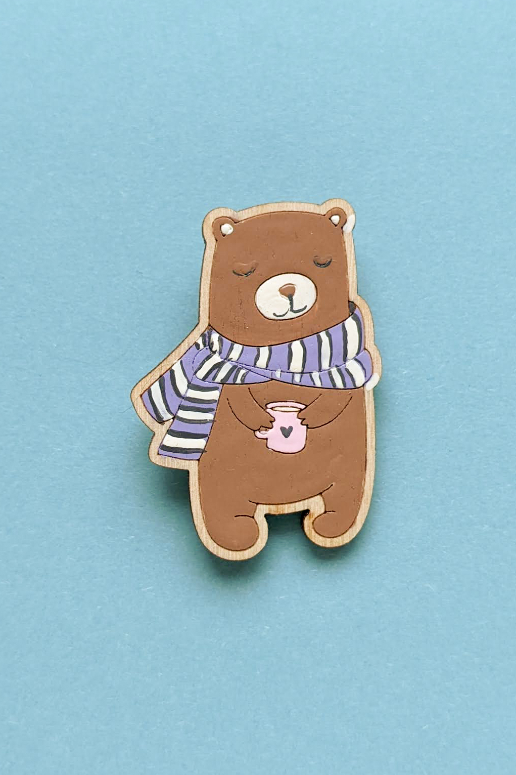 Деревянная брошь - значок с росписью - Бурый мишка в шарфе