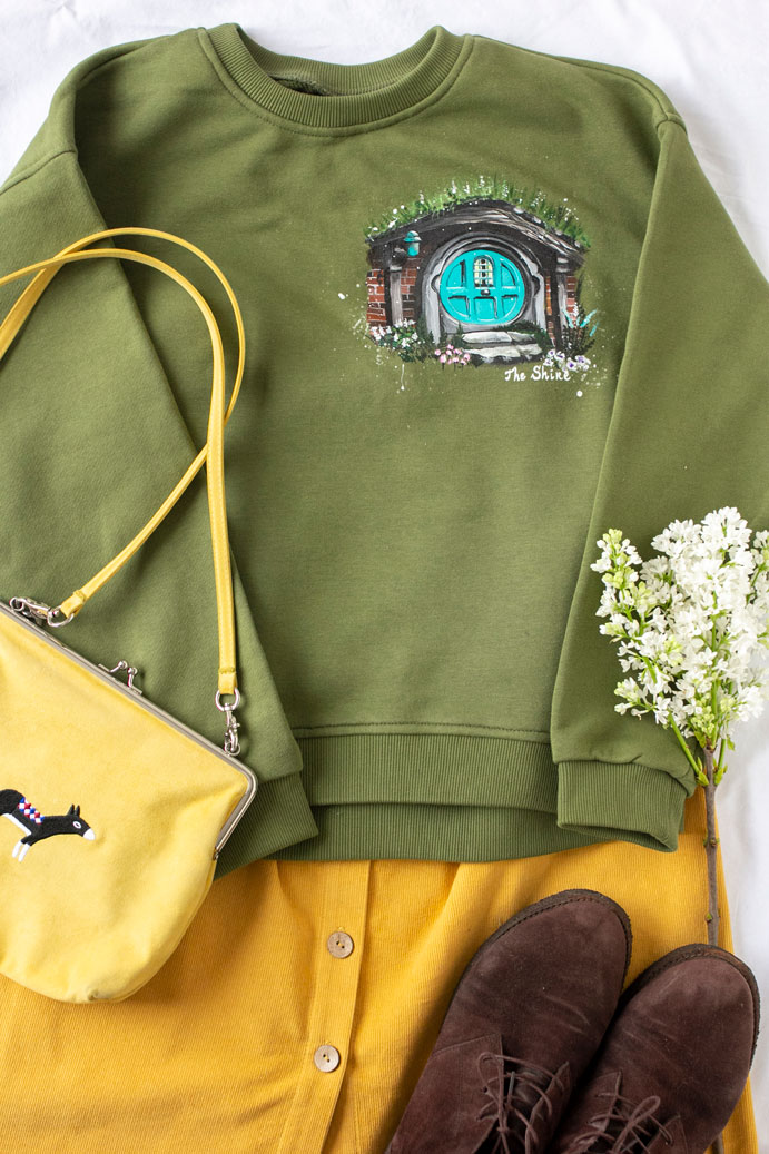 Хаки свитшот с росписью - Домик хоббита из Властелина Колец
