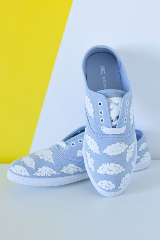 Голубые кеды с  росписью - Облака