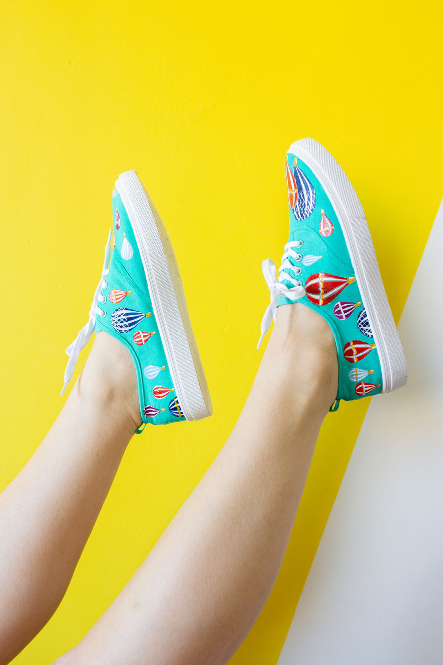 Бирюзовые кеды с росписью - Воздушные шары в небе