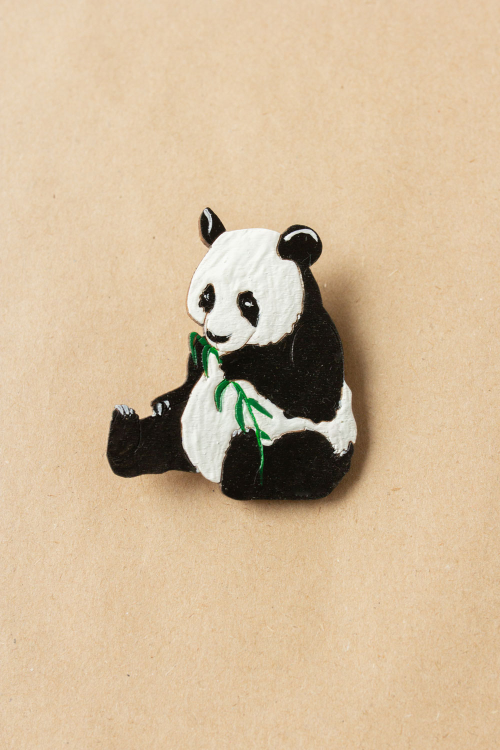 Деревянная брошь - Панда и бамбук