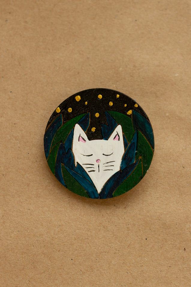 Деревянная брошь с росписью - Ночной кот