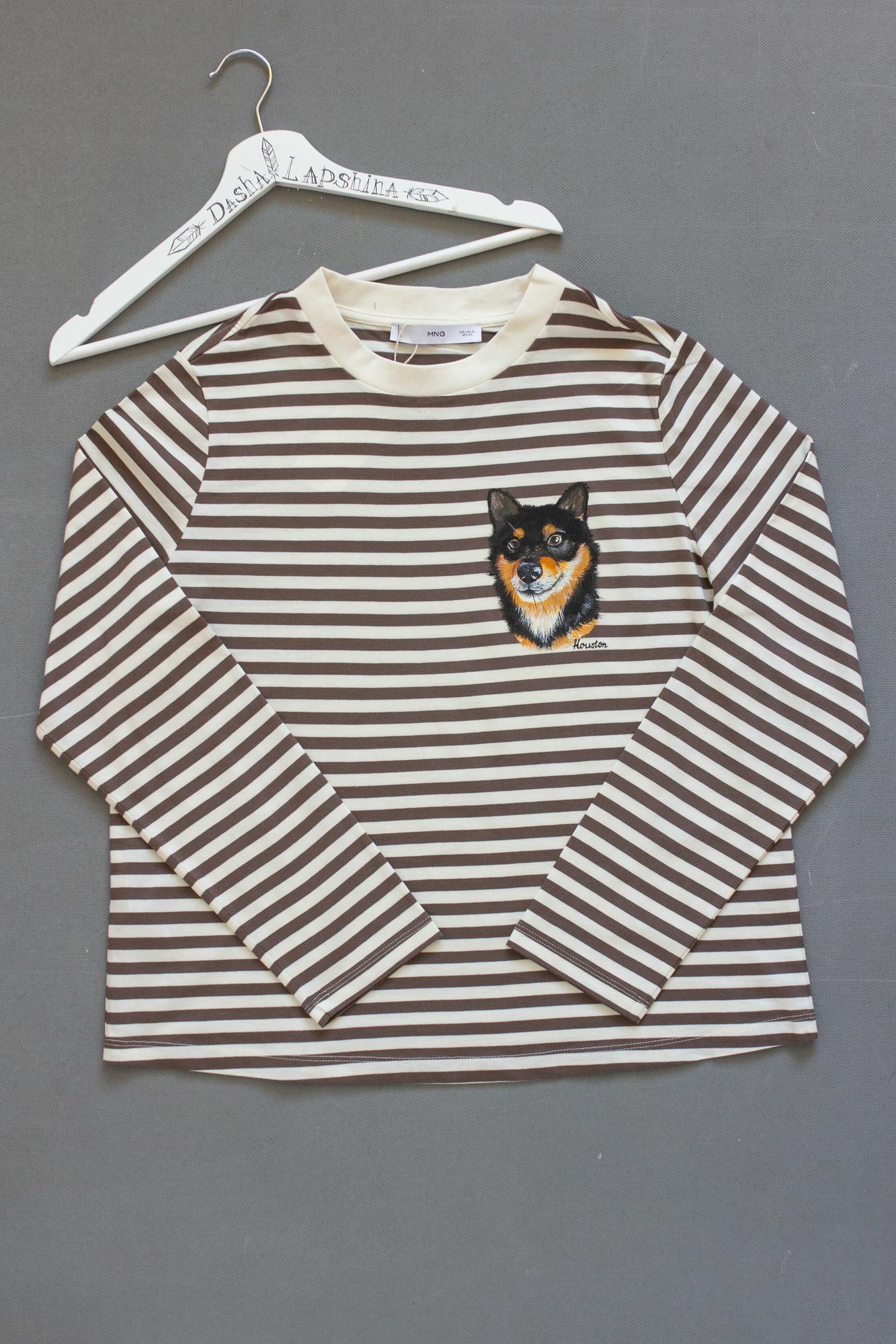 Полосатый лонгслив с собакой - Сиба-ину