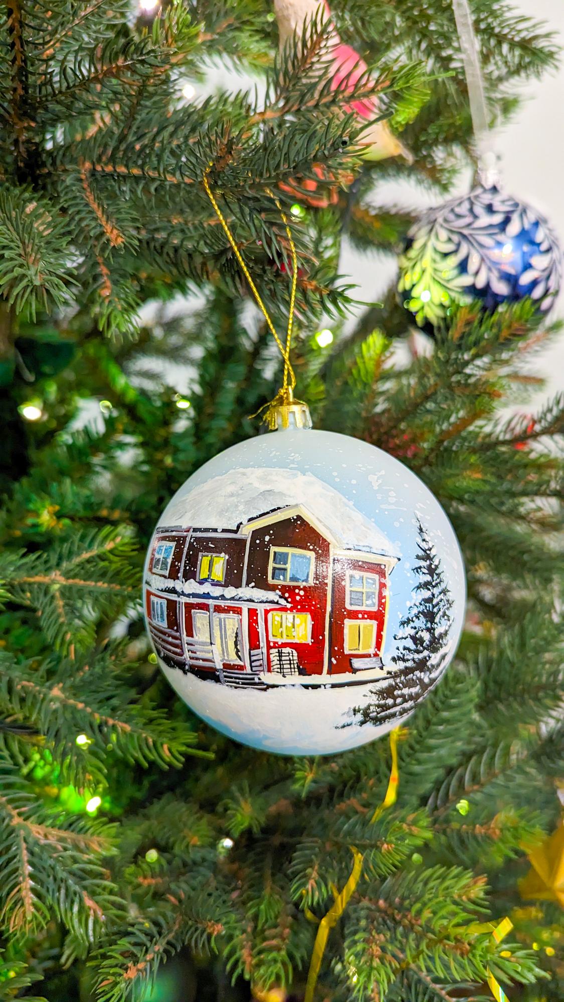 Елочный шар игрушка - Домик в лесу