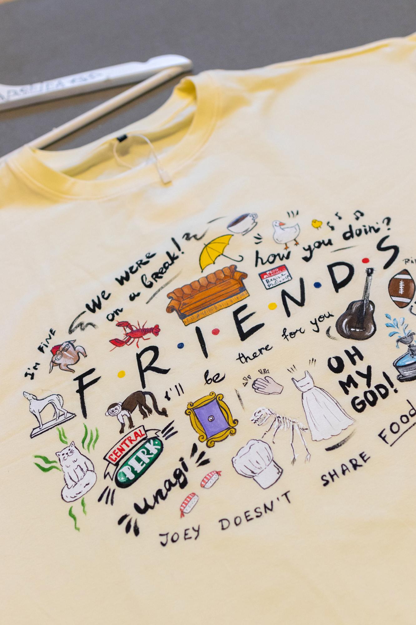 Футболка с росписью - FRIENDS, кастом одежды - сериал Друзья