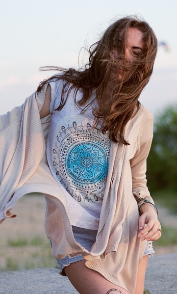 Футболка с росписью Delicate Kingdom