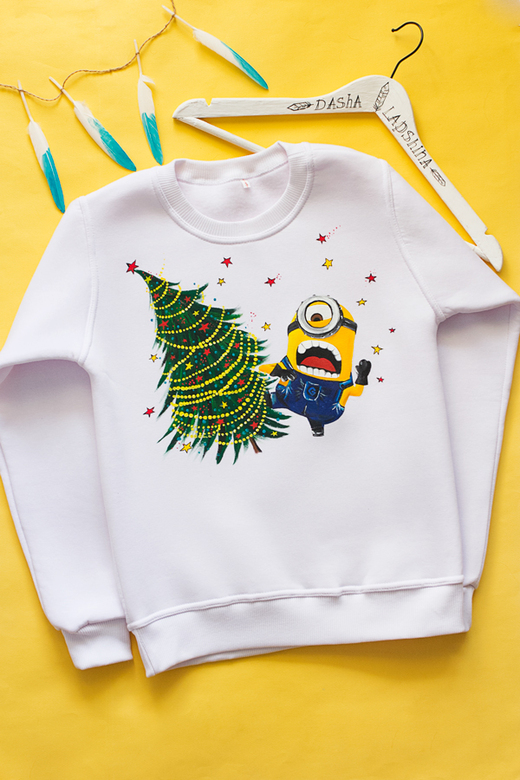 Свитшот с росписью - Миньон против Нового Года