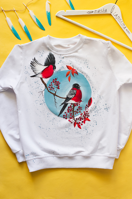 Толстовка с росписью - Снегири зимой