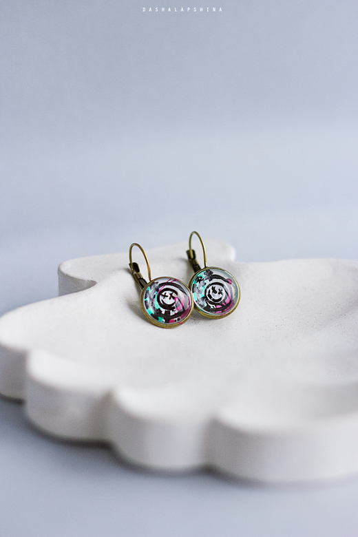 Серьги с росписью "Blink 182"