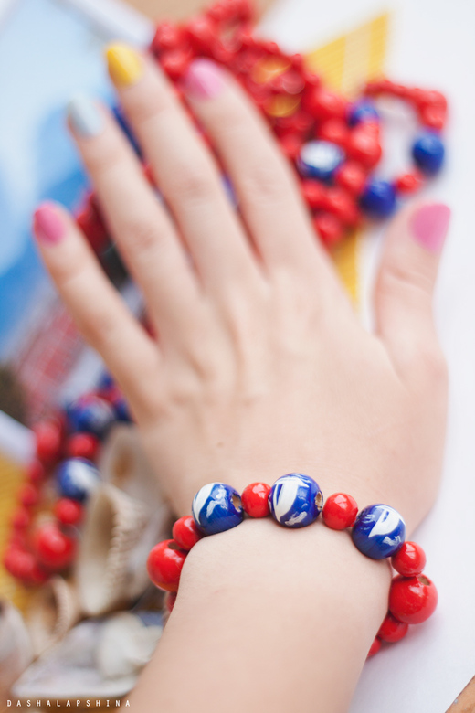 Деревянный браслет из бусин "Море с яхтами"