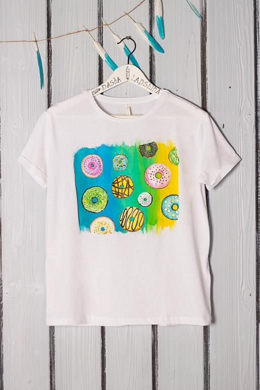 Футболка с росписью Donuts Universe