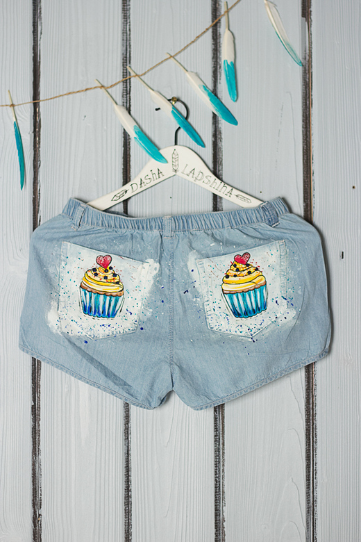 Джинсовые шорты с росписью Sweet Love