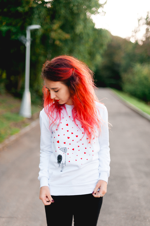 Свитшот с росписью "Catching Love"