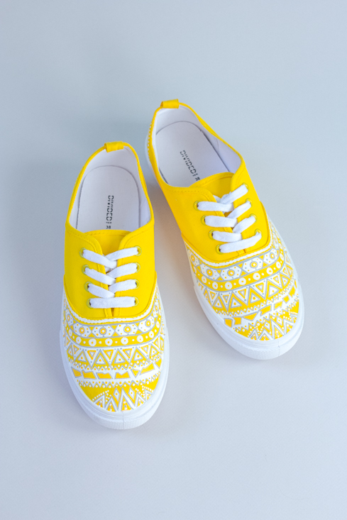 Желтые кеды с росписью орнаментом - Лимон