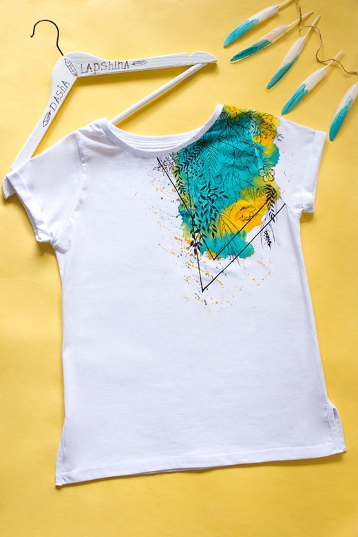 Футболка с росписью "Dos"