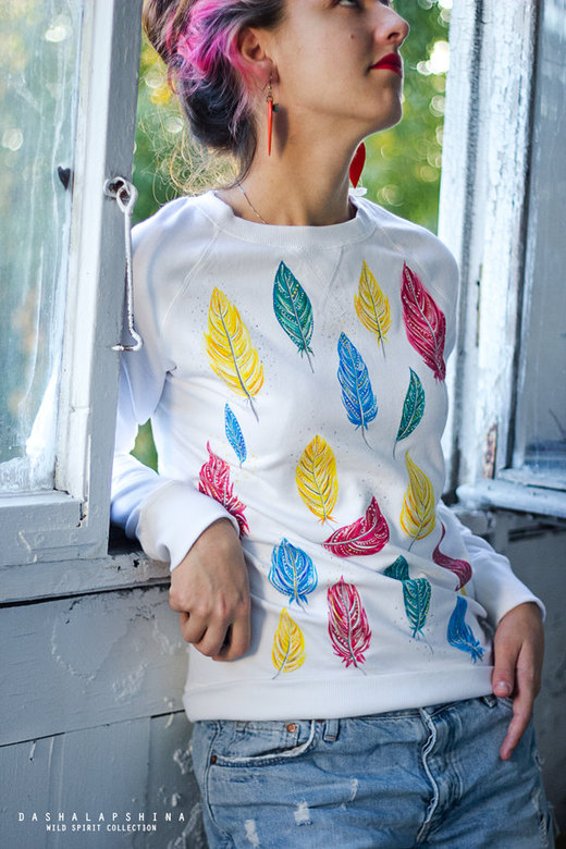 Толстовка с росписью перьями -  Magic feathers