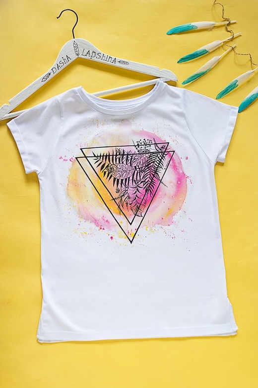 Футболка с росписью "Nueve"