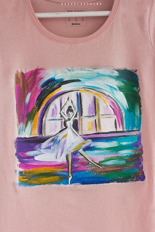 Футболка с росписью "Танец"