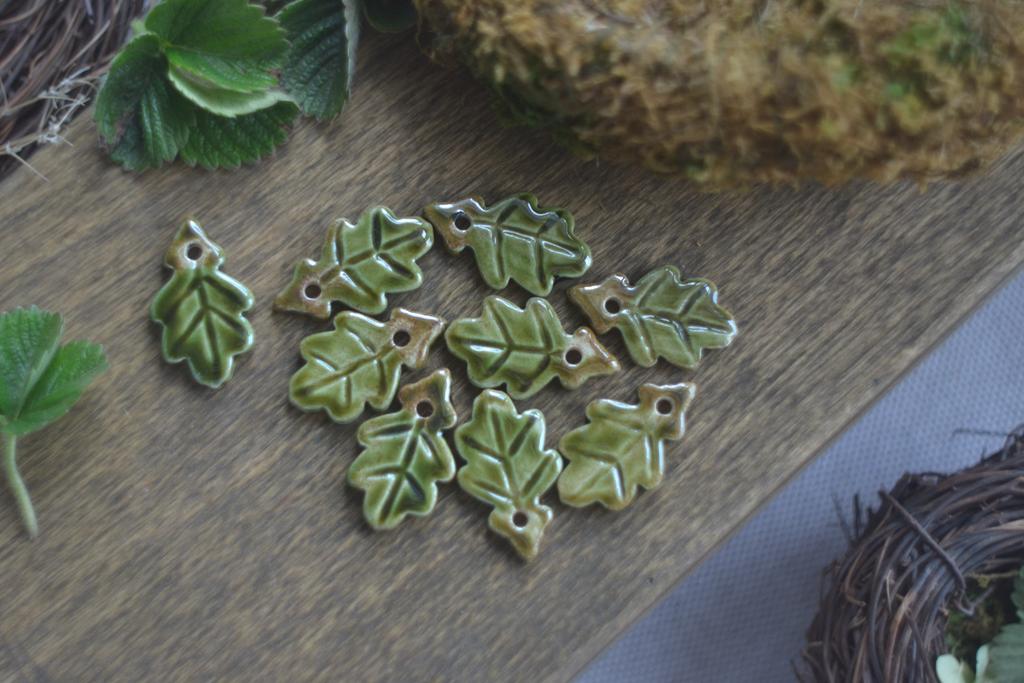 Керамический подвес "Дубовый лист "