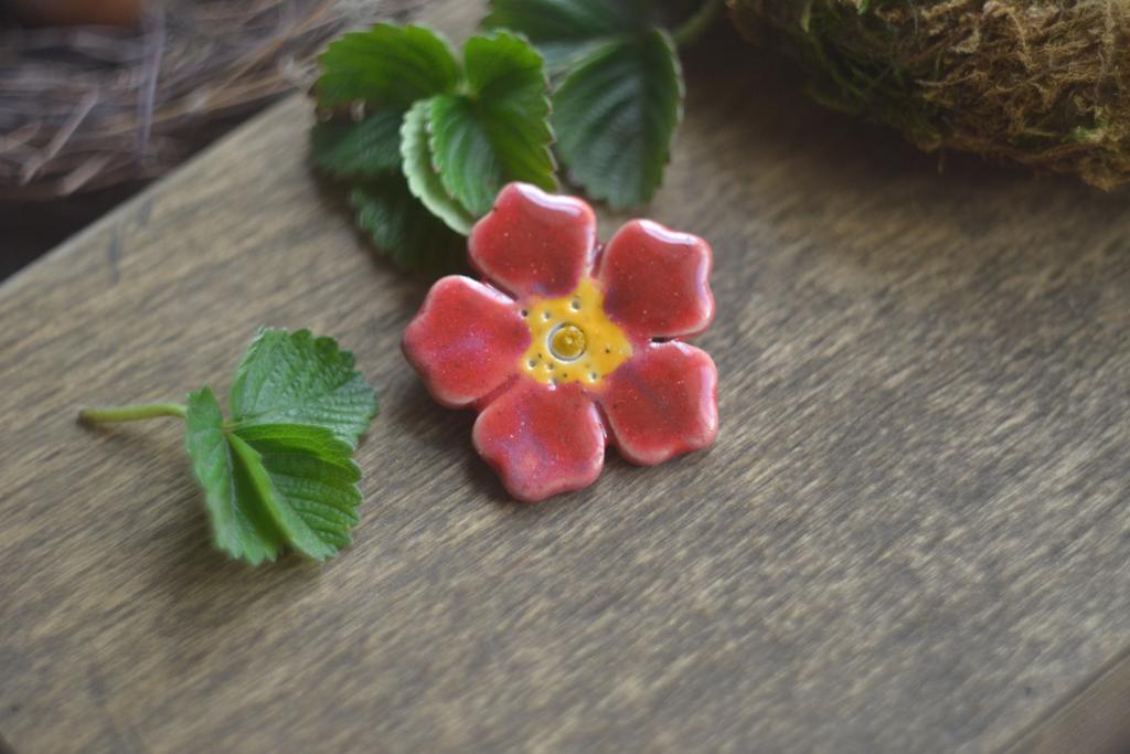 Брошь "Цветок "