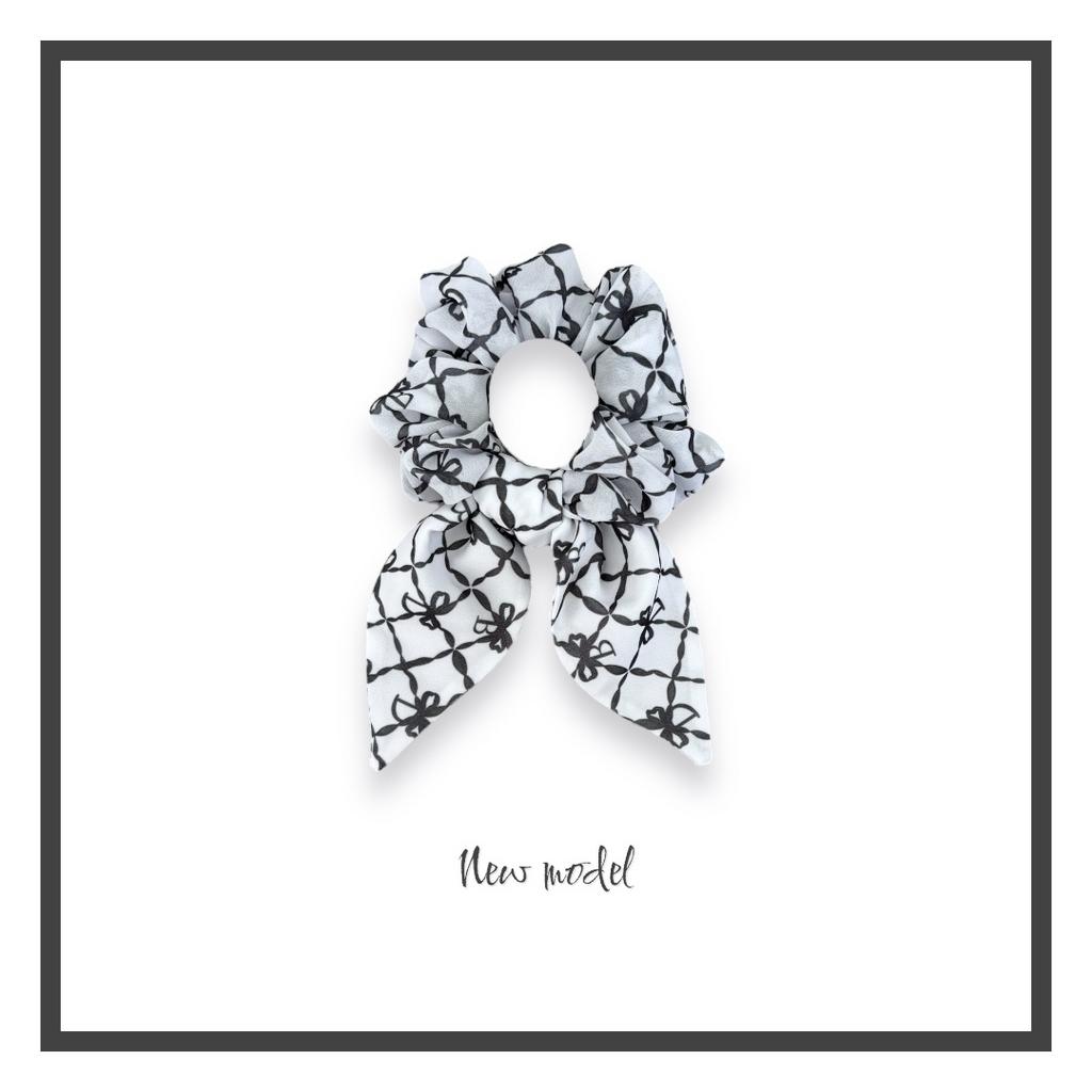 Скранч-резинка шифоновая с хвостами  "DAVA" цвет: белый/черный