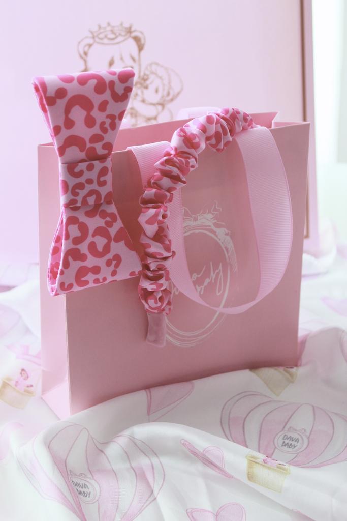 Подарочный набор ободок Bonjour Leopard + заколка Betty Leopard цвет: розовый