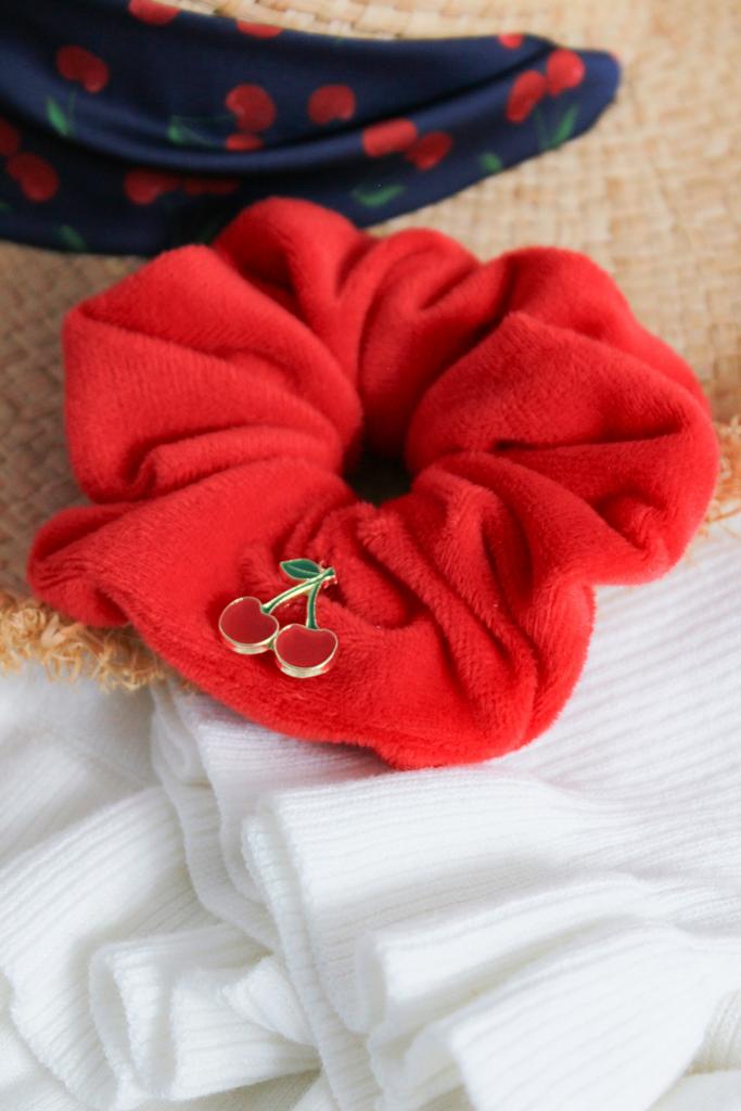 Скранч-резинка велюровая "Cherry" цвет: красный