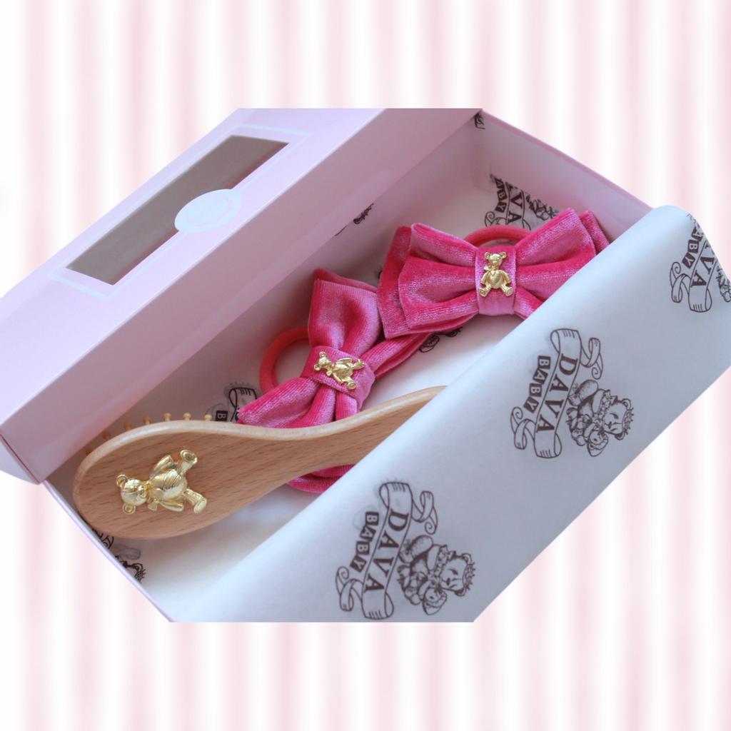 Подарочный набор DAVA BABY расческа "Золотой мишка" + 2 резинки из шелкового бархата цвет: ярко розовый