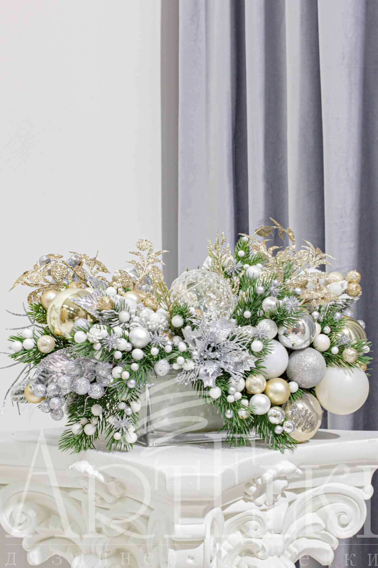 Новогодняя композиция "Серебряный дождь"